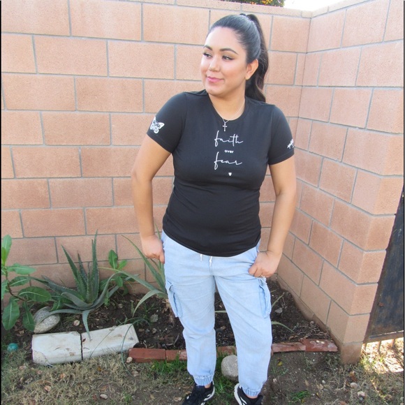 Faith Over Fear tee - Picture 1 of 5